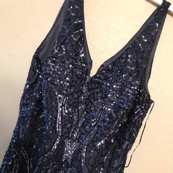 Formal dress - Picture 1 of 3